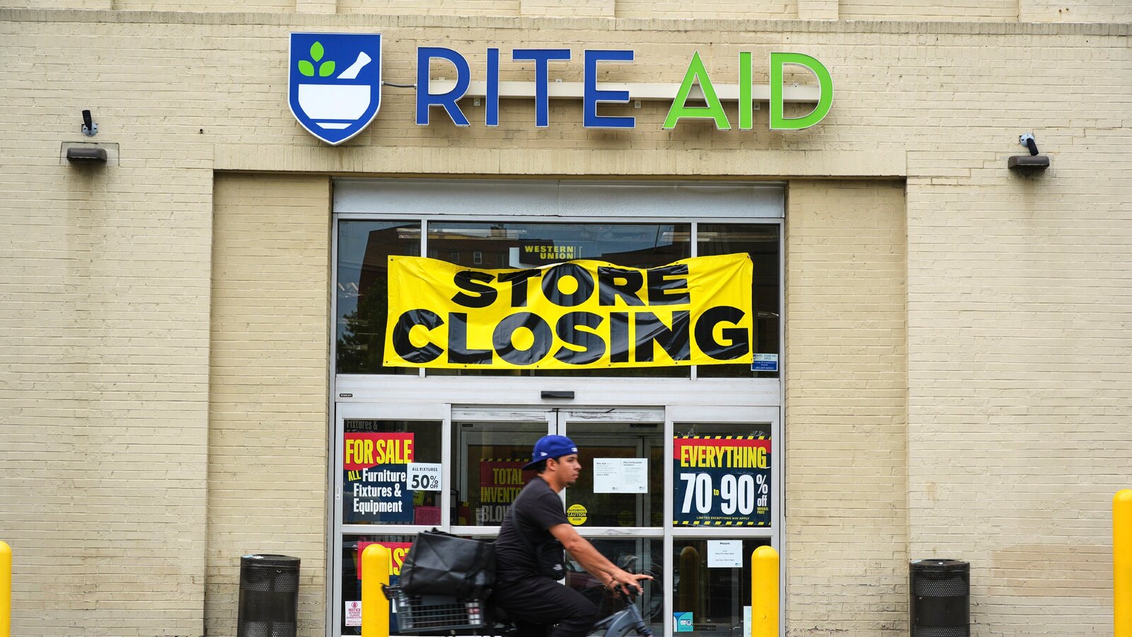 Rite Aid with store closing sign